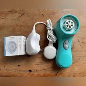 Clarisonic Mia 2 with Brand new replacement brush head
